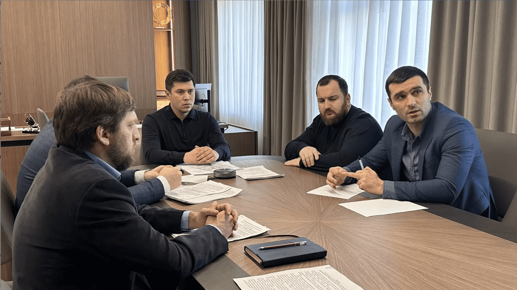 Бахтияр Уллаев провёл совещание с представителями организации, ставшей победителем торгов на право воплощения амбициозного проекта комплексного развития территории «Ипподром»